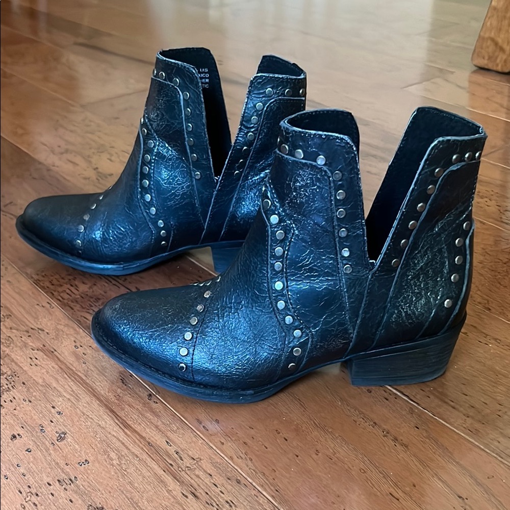 Studded Black Booties EUC